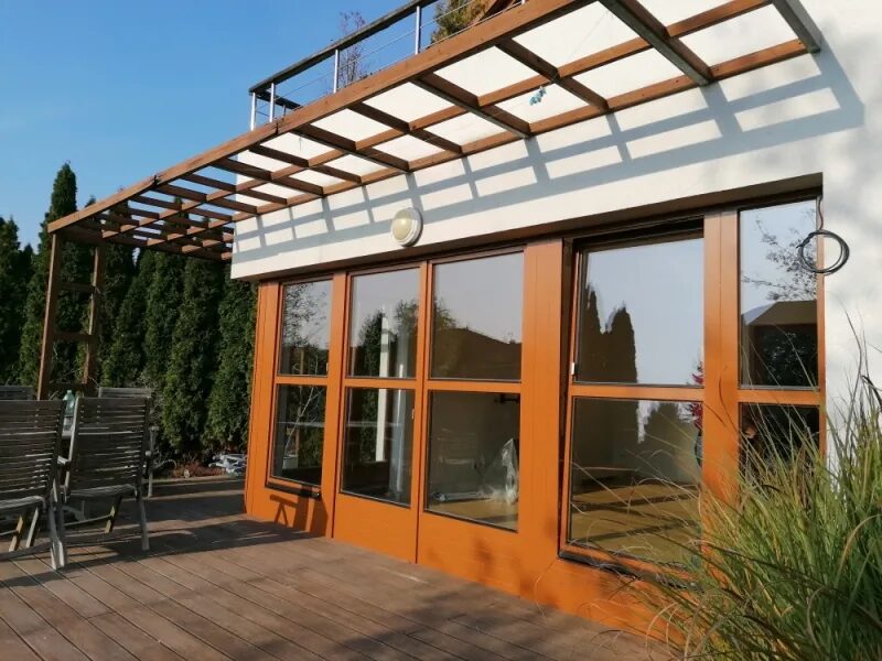 Dřevěná okna na terase po renovaci